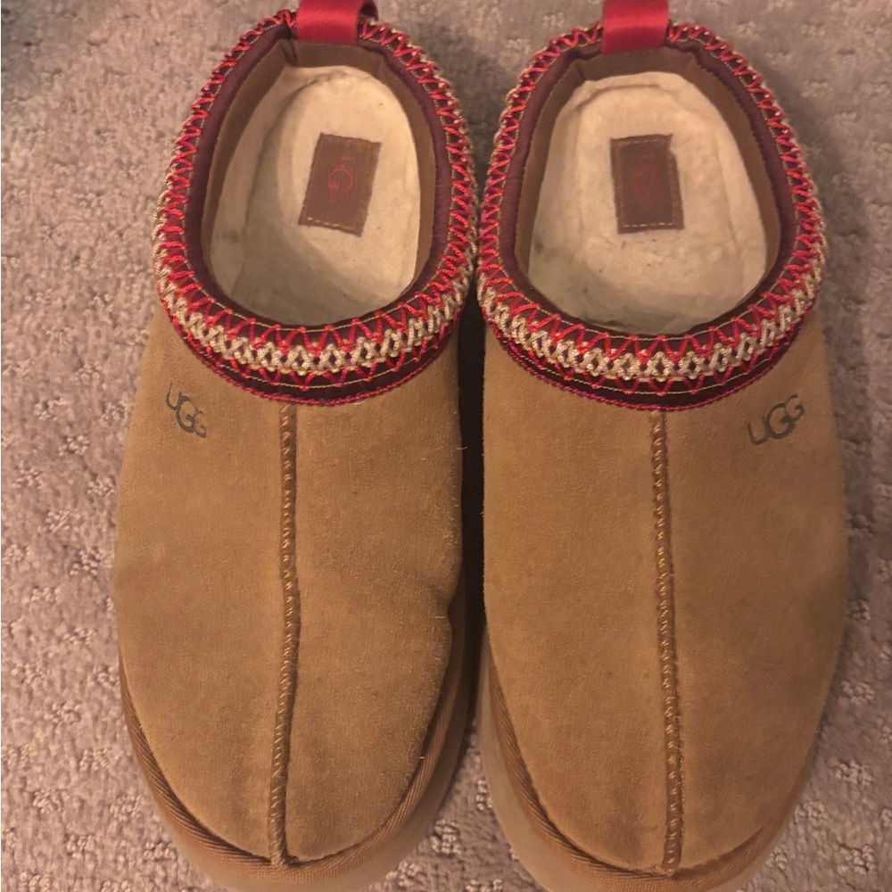 UGG TAZZ SIZE 8W